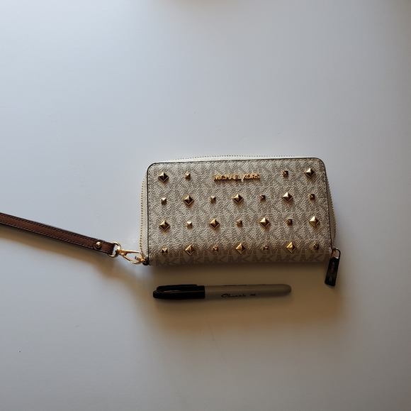 Micheal Kors Wallet - Picture 5 of 5